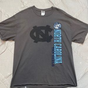 Men’s Vintage North Carolina Tar Heels shirt. Men’s size Large